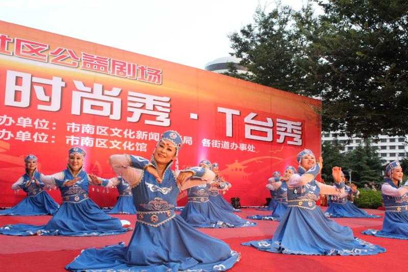 【半岛网直播】2017 市南区“百姓时尚秀”第一场综艺秀起来