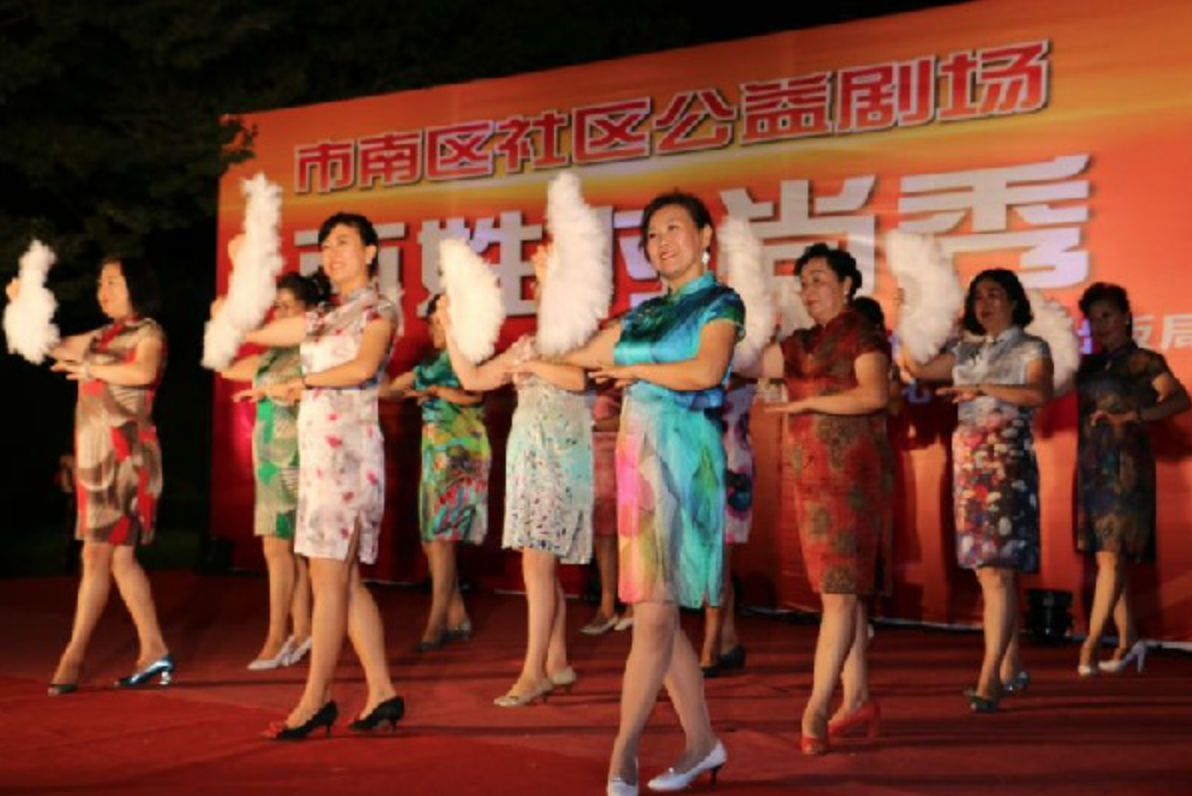 【半岛网直播】T台走起！2017 市南区“百姓时尚秀”第三场T台秀精彩继续!