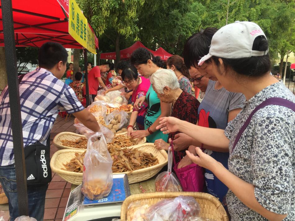 【半岛网直播】赶集啦！王哥庄街道第二届名优特色农产品城市巡展活动进行ing！