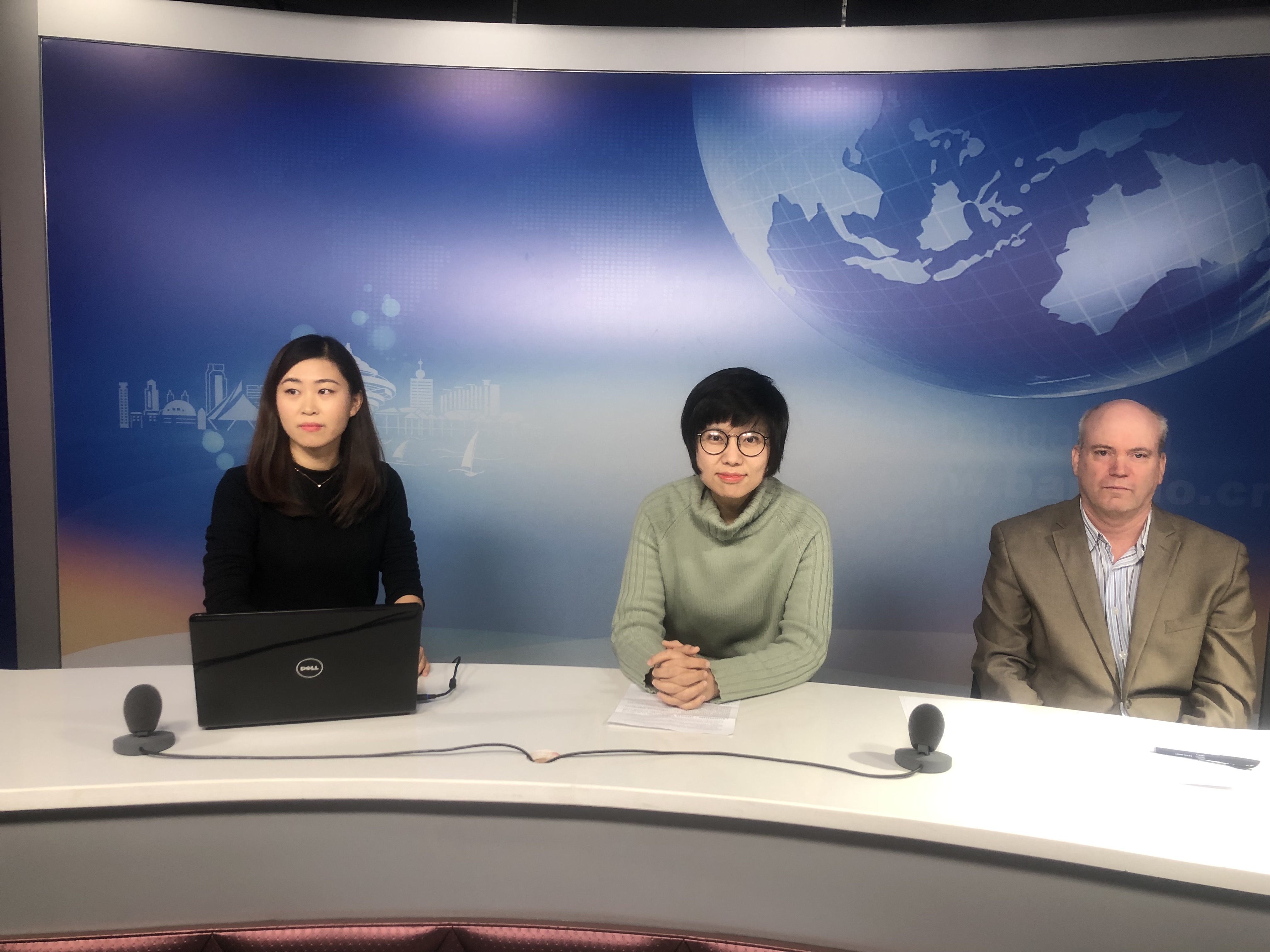 【半岛网直播】第三届“二中·半岛杯”学生记者中英文征文大赛“写作名师进校园”活动直播