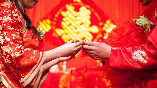 【半岛网直播】"中国式"婚礼都有哪些习俗?